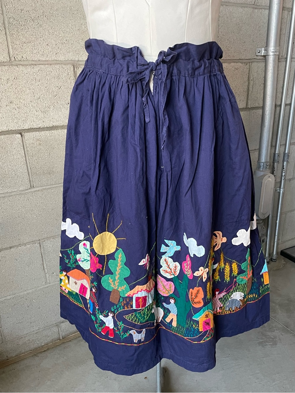Vintage Folkloric Embroidered And Appliquéd Skirt - Picture 2 of 9
